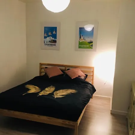 Chartreux Baignoire Massante ,a 3 Minutes Du Centre En Bus! 2 Etoiles Atout France Apartment